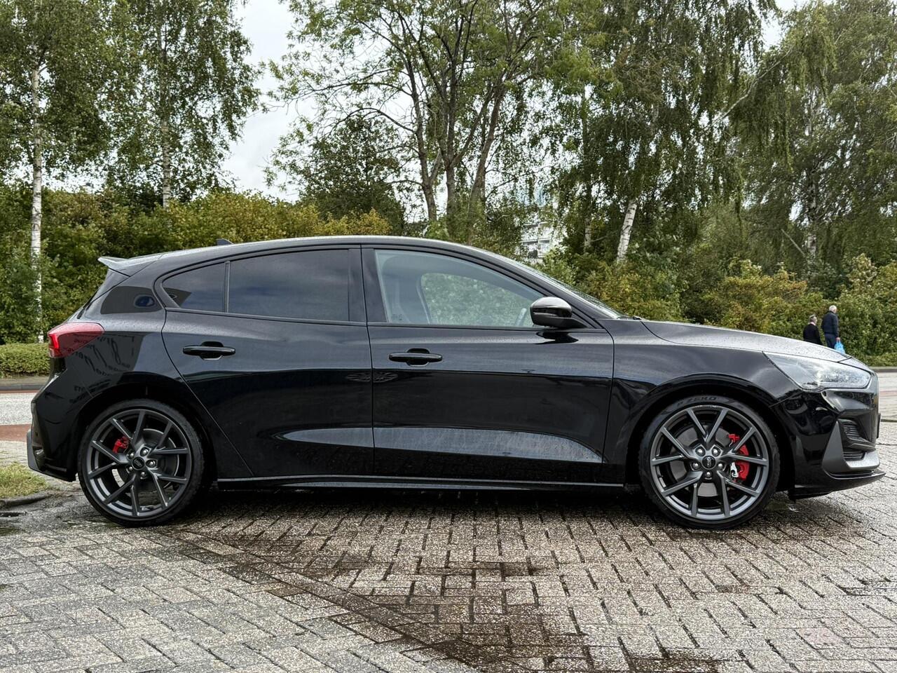 Ford FOCUS 2.3 EcoBoost ST-X | 280pk | Winter Pack | Achteruitrijcamera | Head up Display | AGR-Stoelen | Sper Differentieel