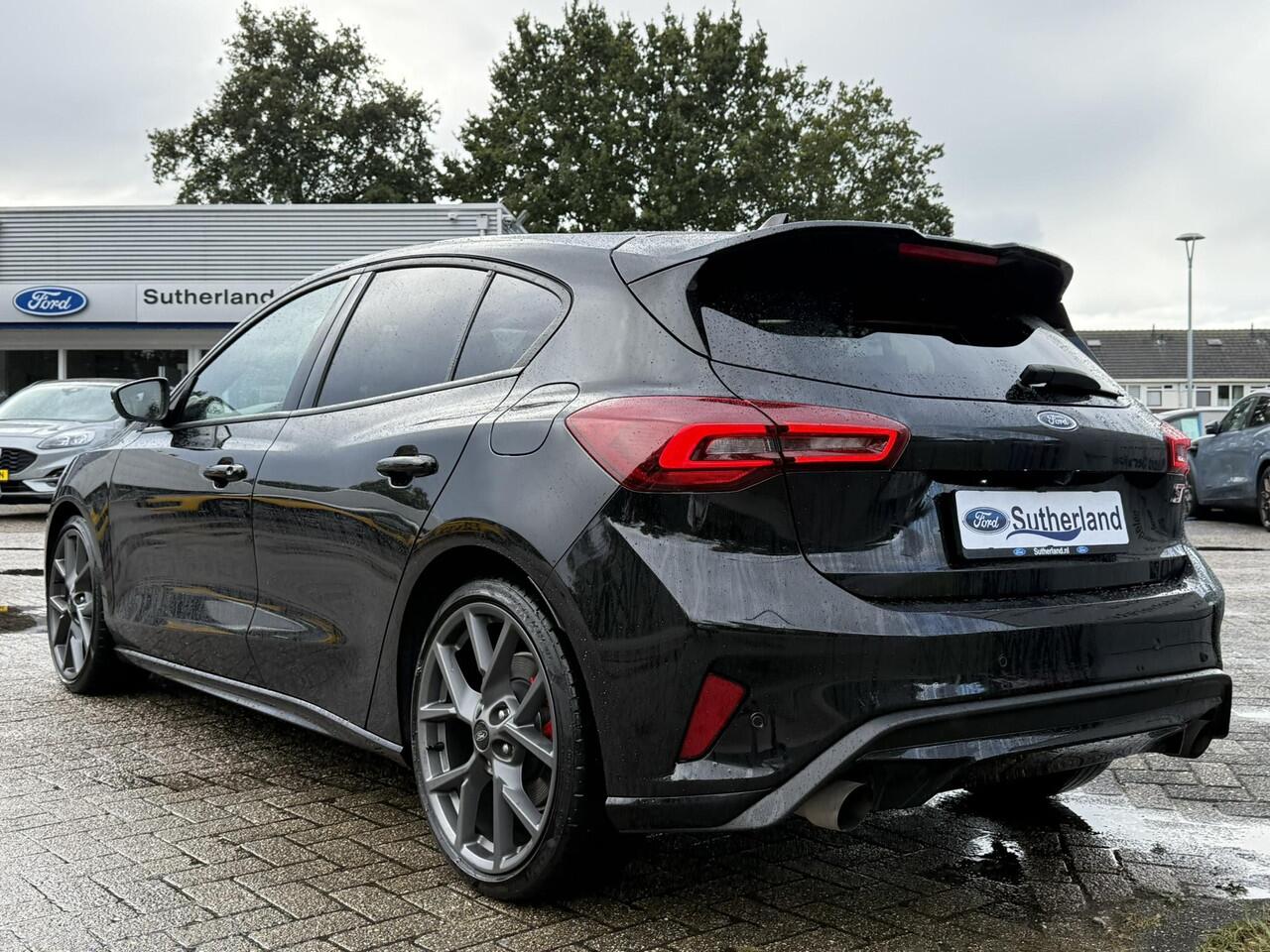 Ford FOCUS 2.3 EcoBoost ST-X | 280pk | Winter Pack | Achteruitrijcamera | Head up Display | AGR-Stoelen | Sper Differentieel