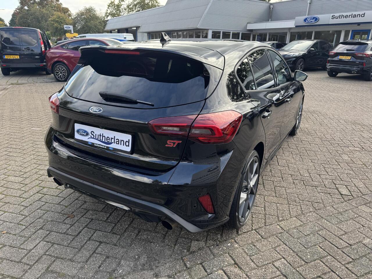 Ford FOCUS 2.3 EcoBoost ST-3 | 280pk Automaat | Performance Pack | AGR-stoelen | Winter Pack | Adaptive cruise control | Head up Display | Camera