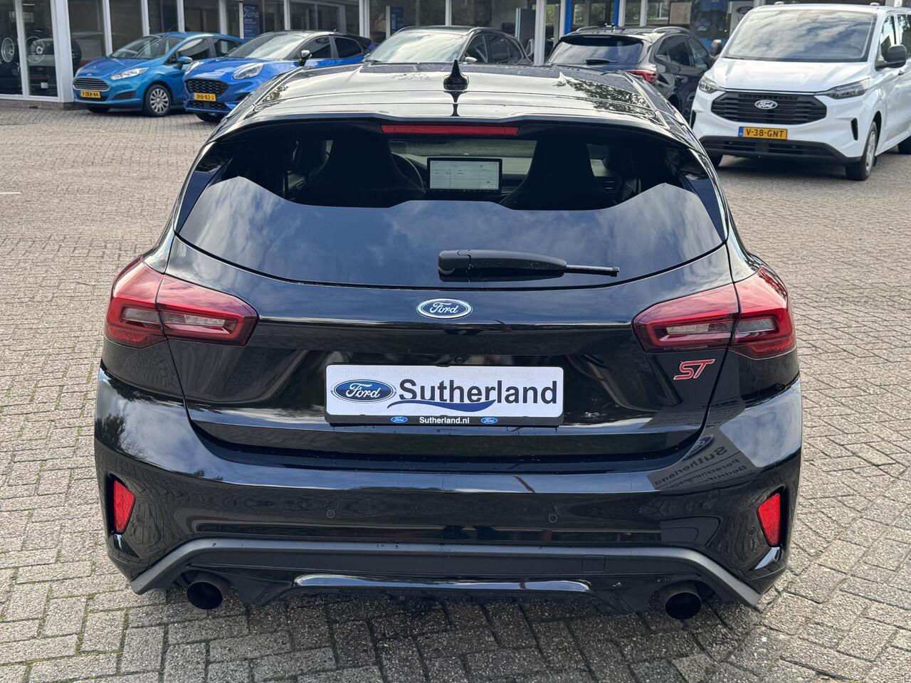 Ford FOCUS 2.3 EcoBoost ST-3 | 280pk Automaat | Performance Pack | AGR-stoelen | Winter Pack | Adaptive cruise control | Head up Display | Camera