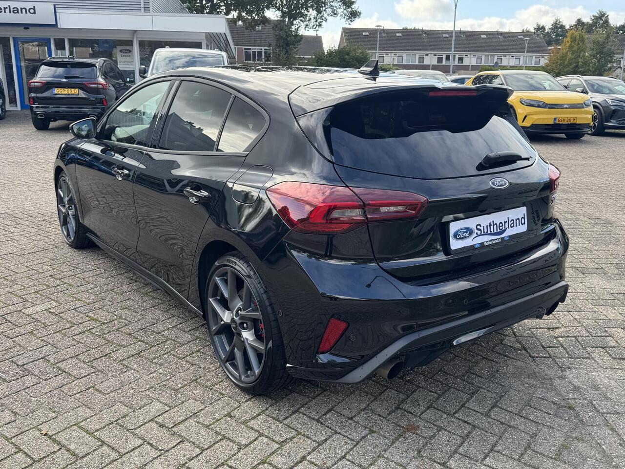 Ford FOCUS 2.3 EcoBoost ST-3 | 280pk Automaat | Performance Pack | AGR-stoelen | Winter Pack | Adaptive cruise control | Head up Display | Camera