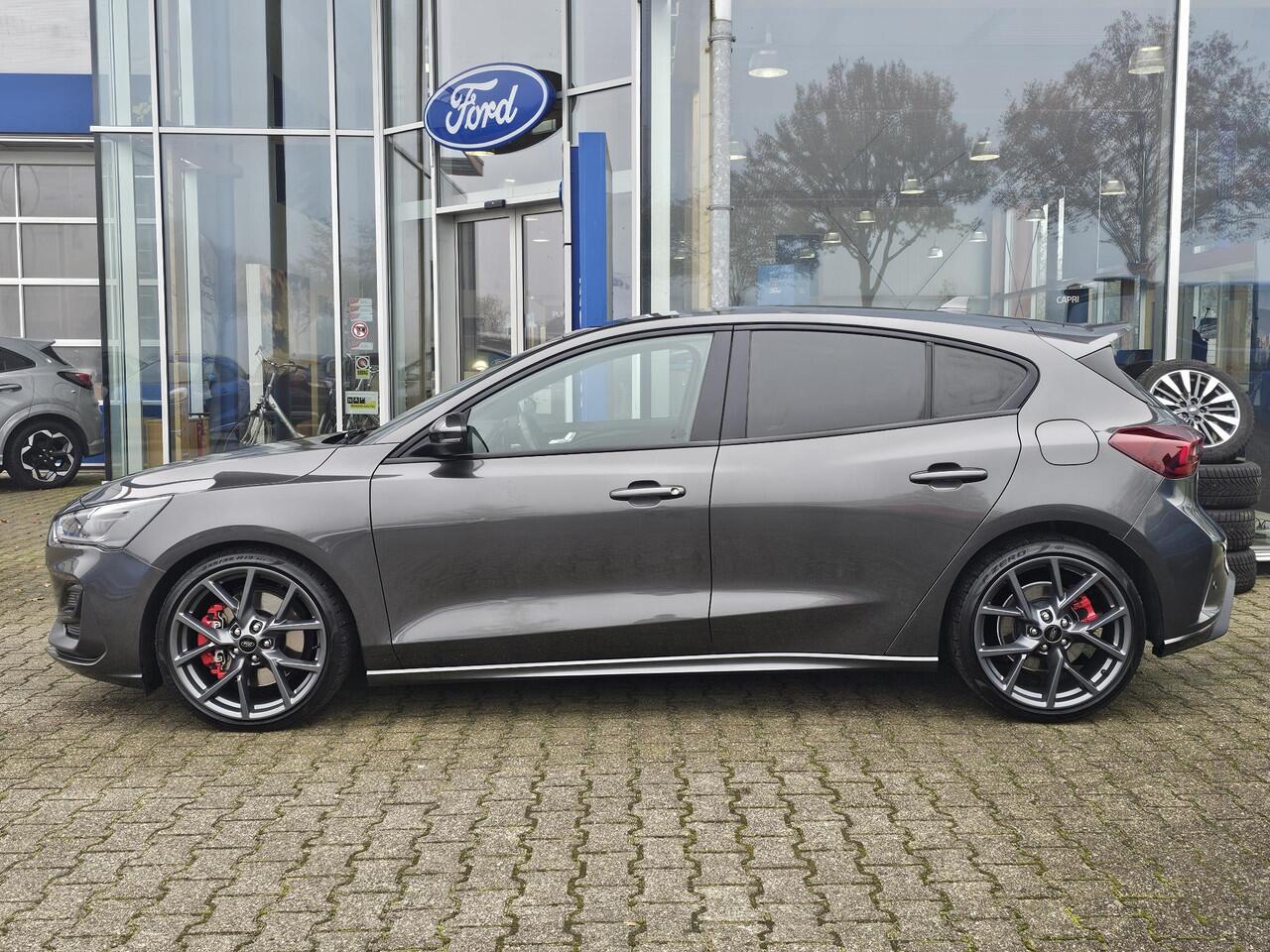 Ford FOCUS 2.3 EcoBoost ST-X | 280pk Automaat! | Winter Pack | AGR-stoelen | Camera | Bang&Olufsen | Head up Display | BLIS | Extra wielset | Fabrieksgarantie tm. 15-12-2028