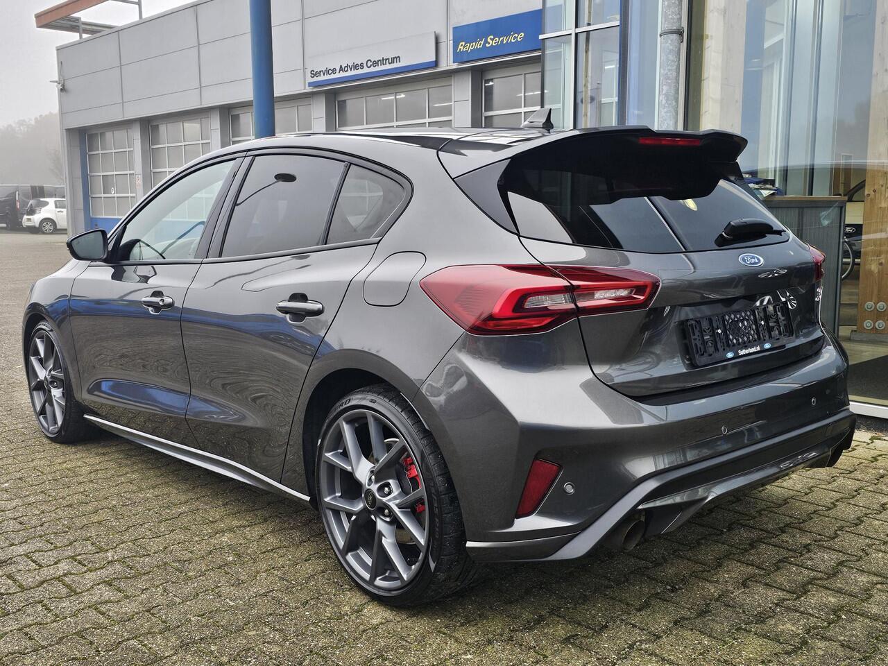 Ford FOCUS 2.3 EcoBoost ST-X | 280pk Automaat! | Winter Pack | AGR-stoelen | Camera | Bang&Olufsen | Head up Display | BLIS | Extra wielset | Fabrieksgarantie tm. 15-12-2028