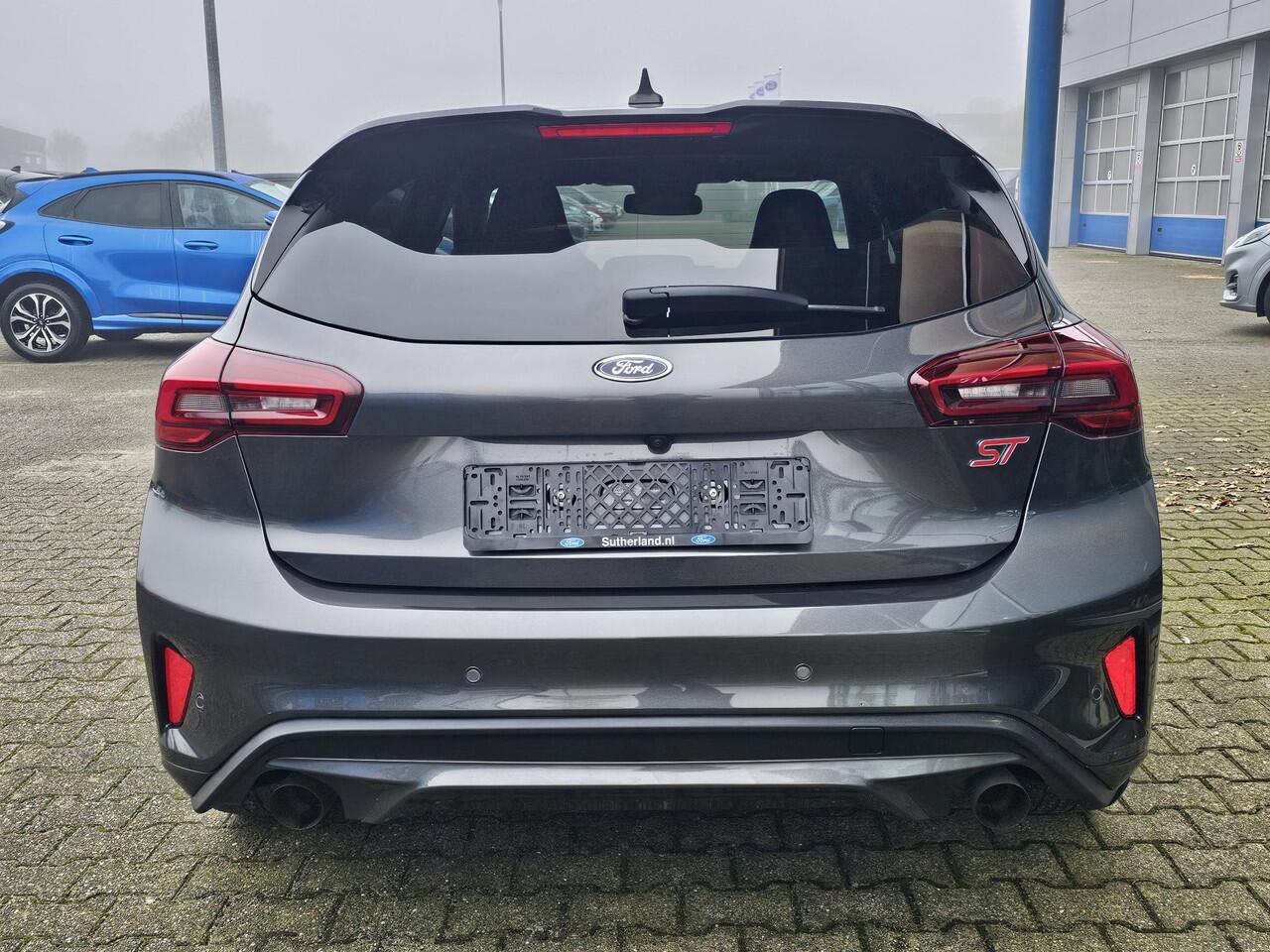 Ford FOCUS 2.3 EcoBoost ST-X | 280pk Automaat! | Winter Pack | AGR-stoelen | Camera | Bang&Olufsen | Head up Display | BLIS | Extra wielset | Fabrieksgarantie tm. 15-12-2028