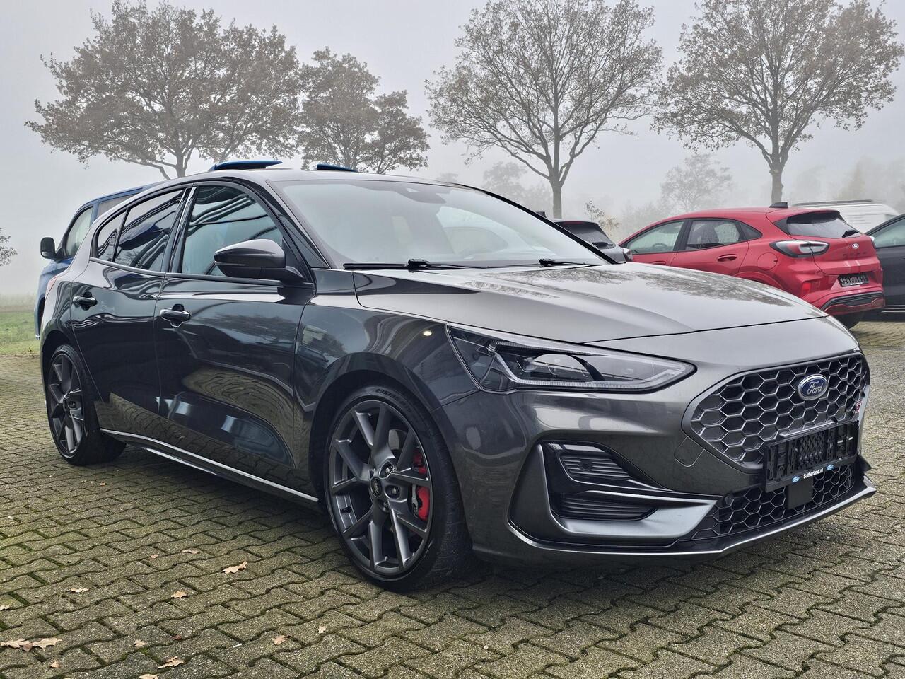 Ford FOCUS 2.3 EcoBoost ST-X | 280pk Automaat! | Winter Pack | AGR-stoelen | Camera | Bang&Olufsen | Head up Display | BLIS | Extra wielset | Fabrieksgarantie tm. 15-12-2028