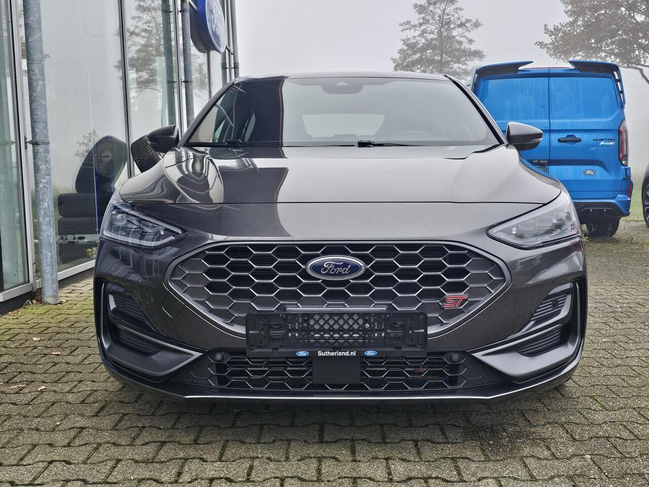 Ford FOCUS 2.3 EcoBoost ST-X | 280pk Automaat! | Winter Pack | AGR-stoelen | Camera | Bang&Olufsen | Head up Display | BLIS | Extra wielset | Fabrieksgarantie tm. 15-12-2028