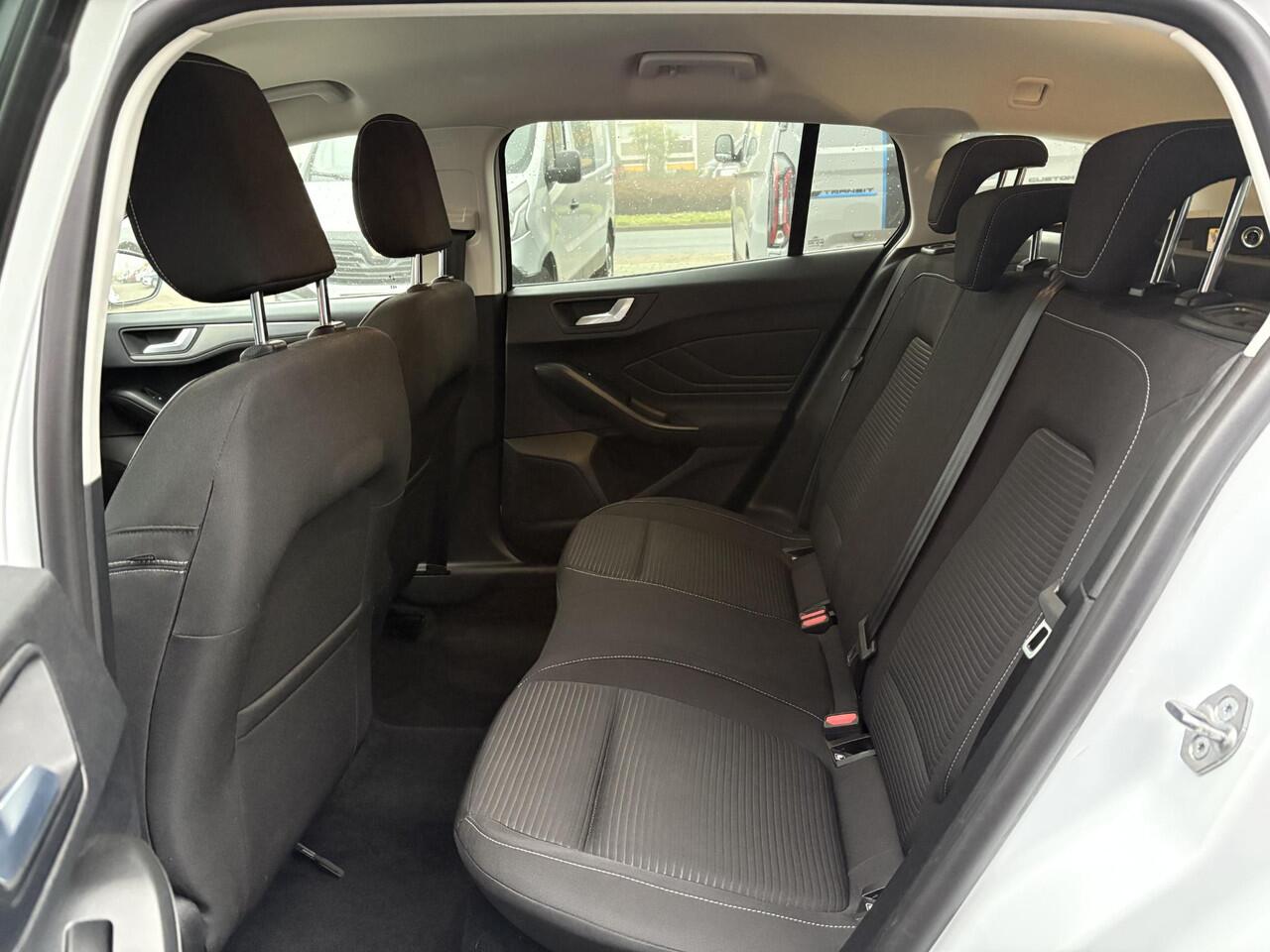 Ford FOCUS Wagon 1.0 EcoBoost Hybrid Titanium | Elektrisch uitklapbare trekhaak | Cruise Control | Winter Pack | Climate Control