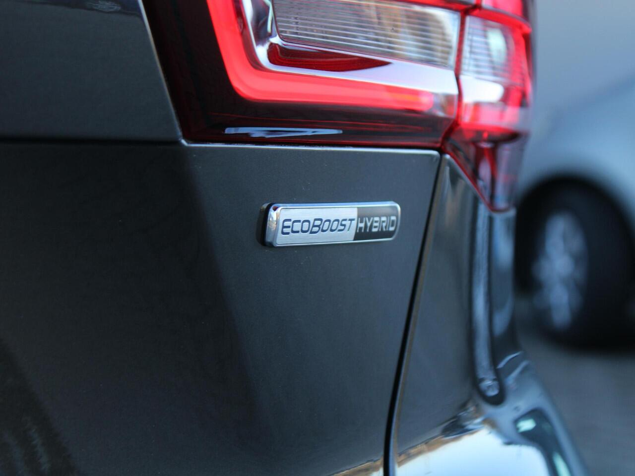 Ford FOCUS 1.0 EcoBoost Hybrid Titanium | GROOT SCHERM | Navigatie | DAB | PDC | LED