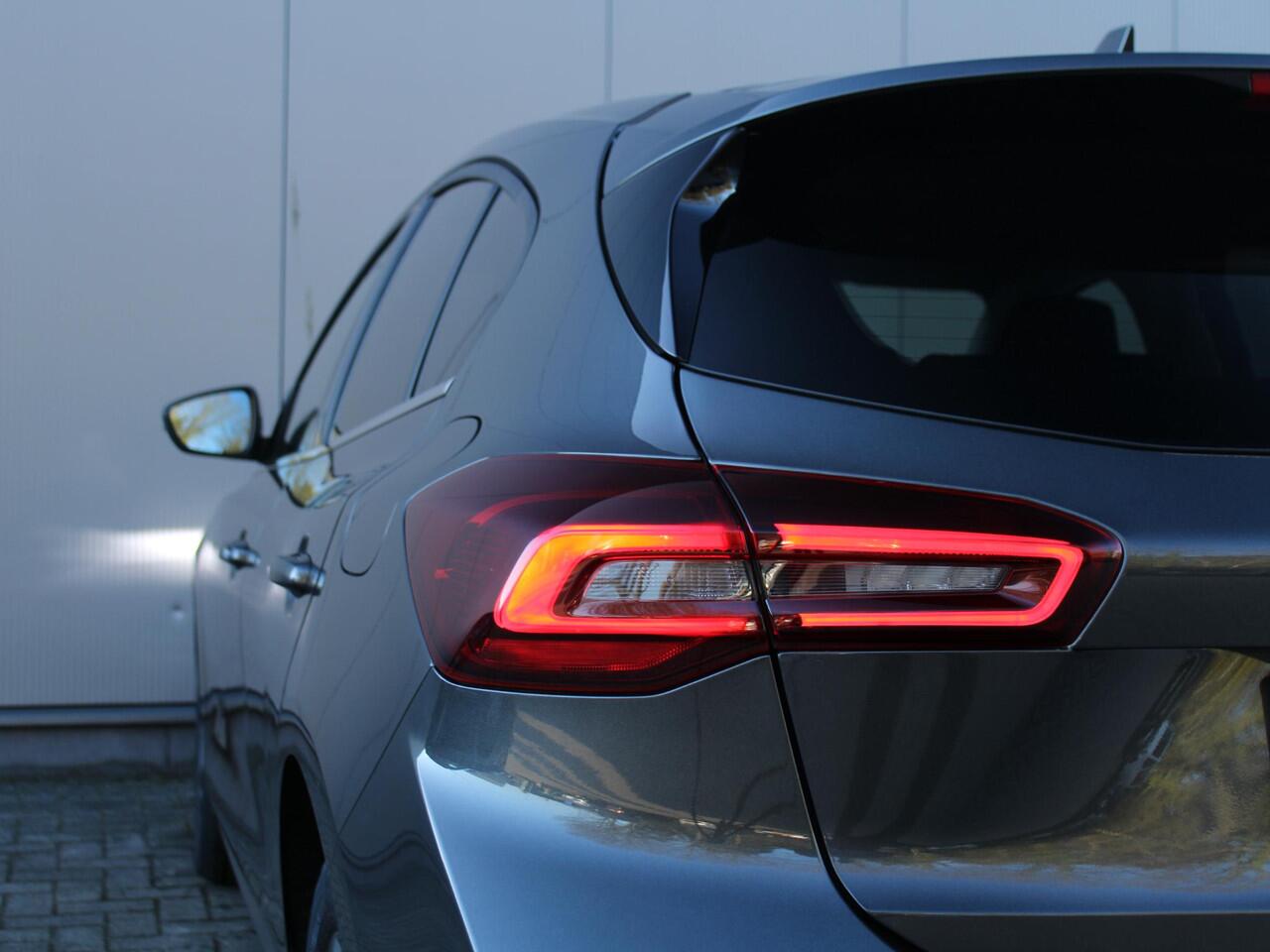 Ford FOCUS 1.0 EcoBoost Hybrid Titanium | GROOT SCHERM | Navigatie | DAB | PDC | LED