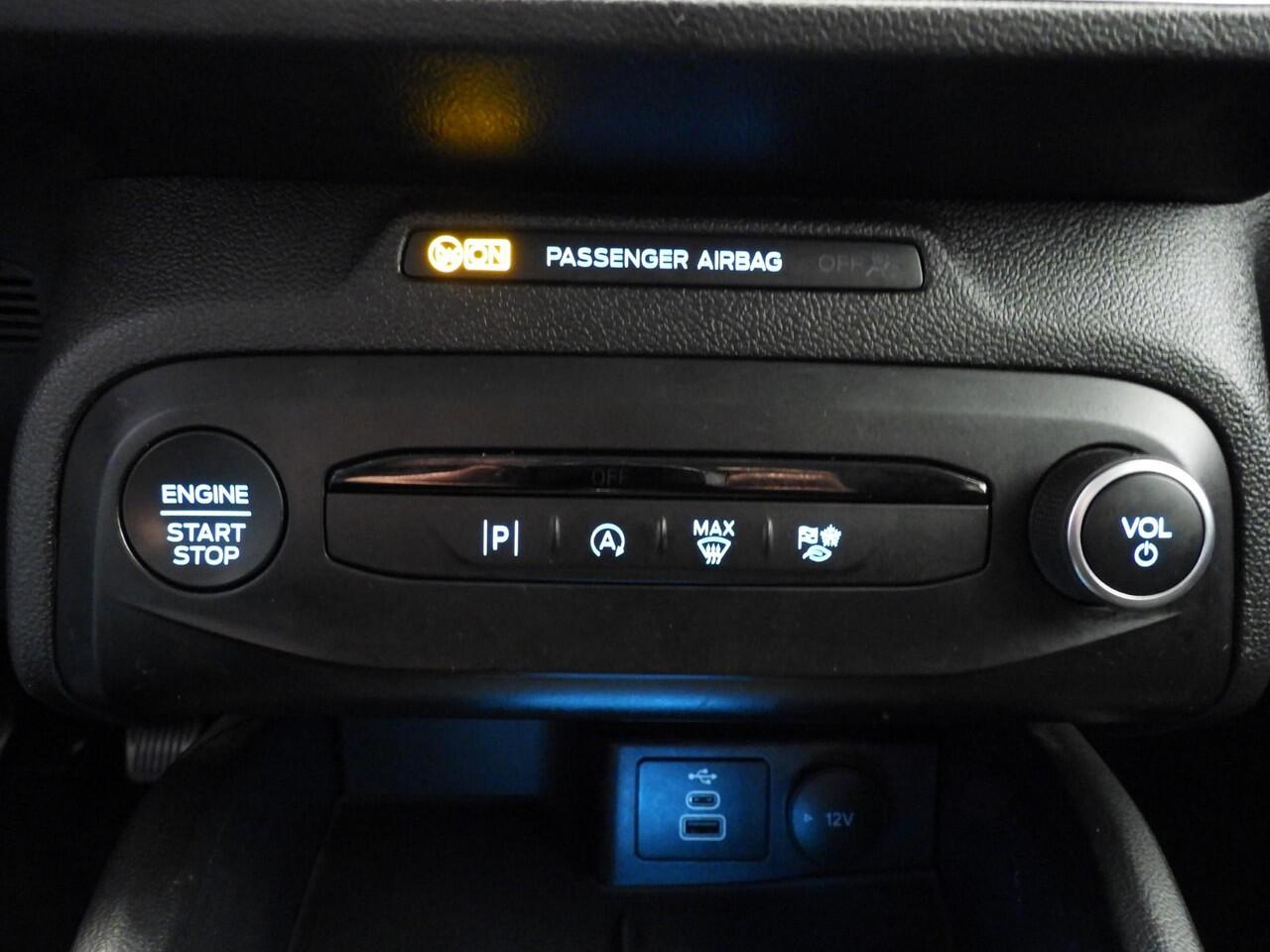 Ford FOCUS 1.0 EcoBoost Hybrid Titanium NAVI/CLIMA/CRUISE/PDC/16"LMV!