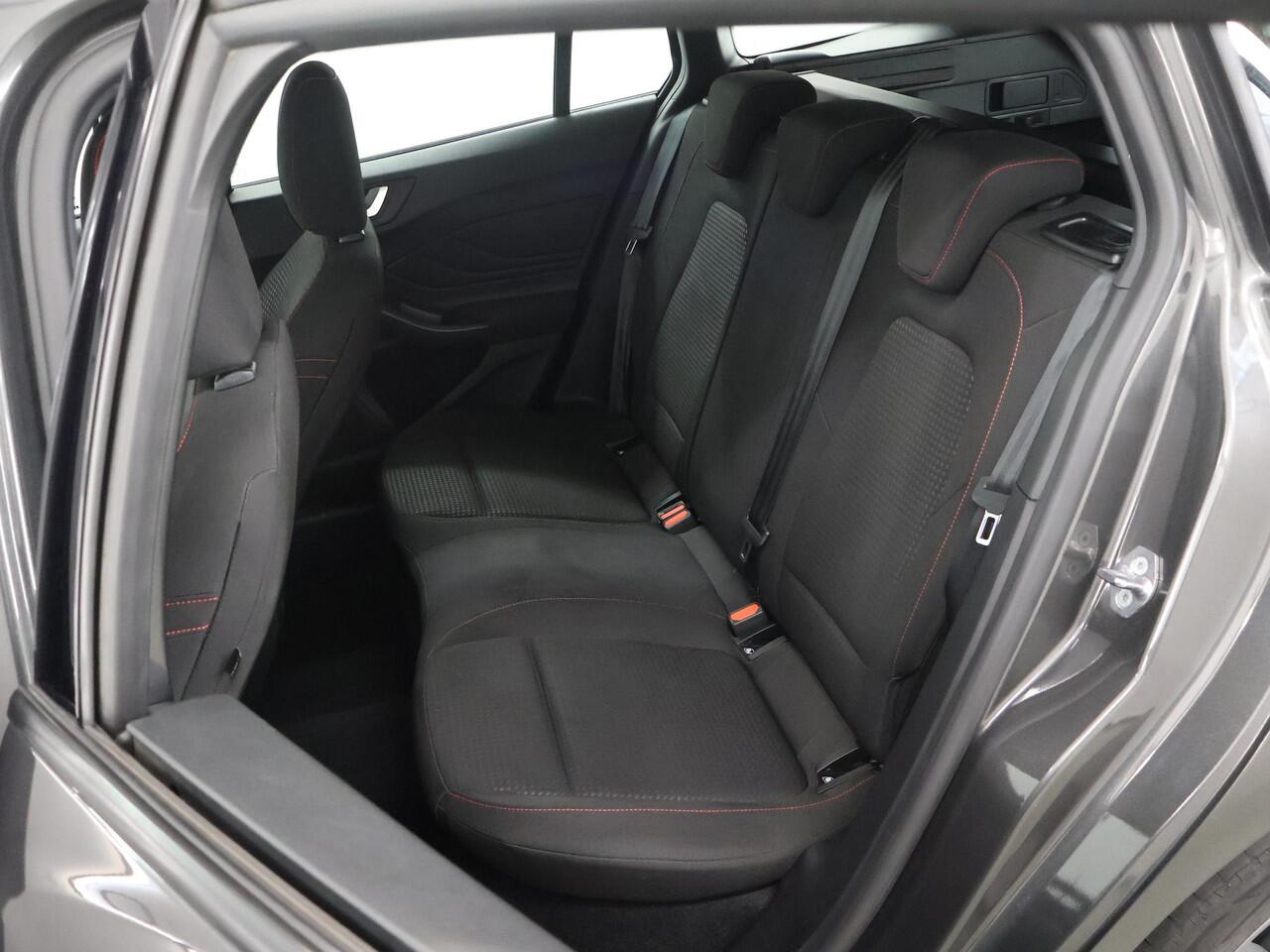 Ford FOCUS Wagon 1.0 EcoBoost Hybrid ST Line | Cruise Control | Parkeercamera | Navigatie | Climate Control |