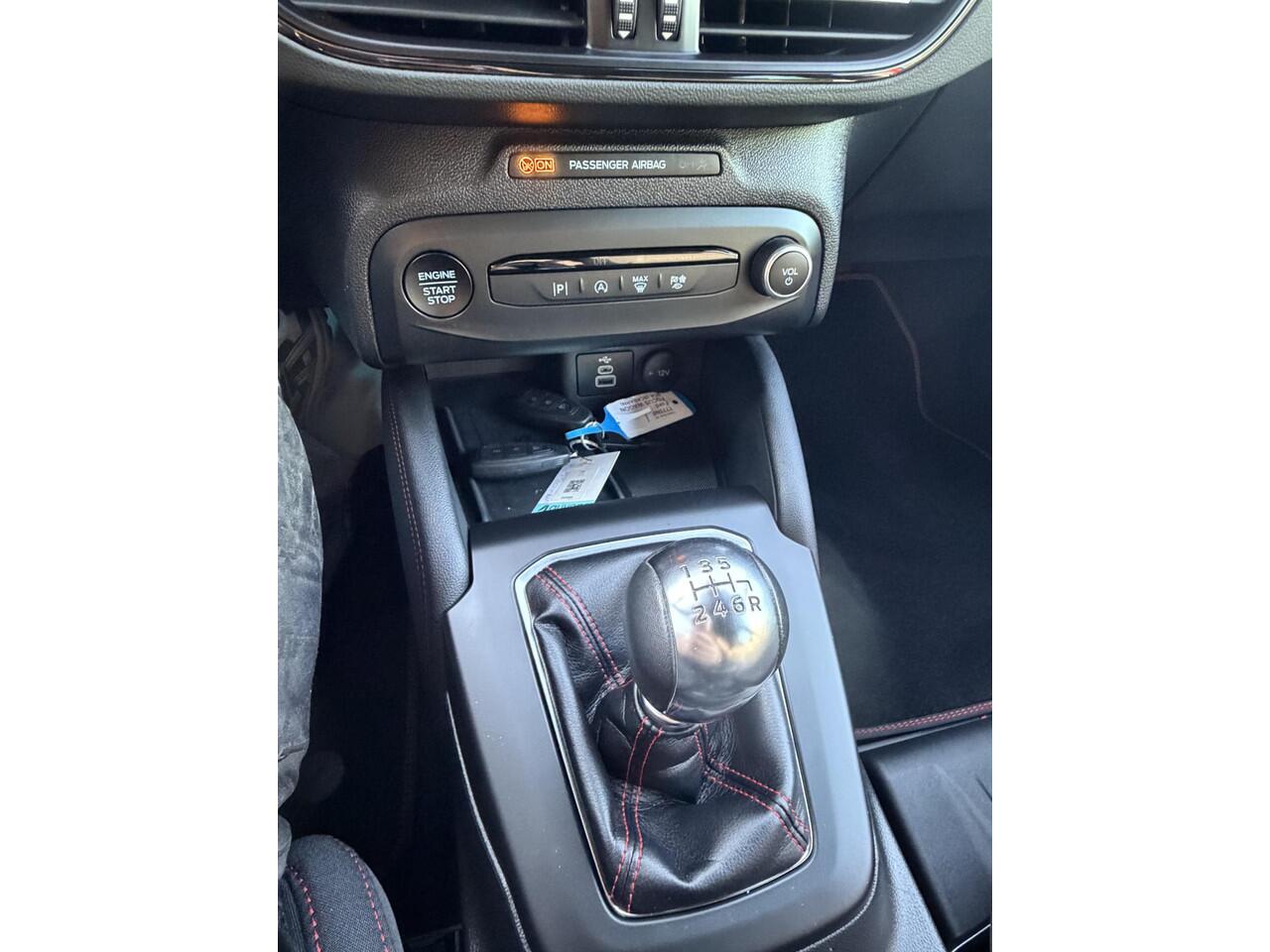 Ford FOCUS Wagon 1.0 EcoBoost Hybrid ST Line X VIRTUAL DISPLAY | MULTIMEDIA| NAVIGATIE | LED | APPLE CARPL./ANDROID AUTO | CRUISECONTROL | CAMERA | SPORT STOELEN | PARKEERSENSOREN | AFNEEMBARE TREKHAAK |