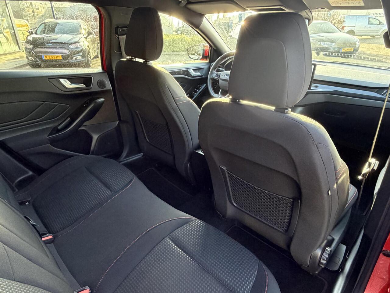 Ford FOCUS Wagon 1.0 EcoBoost Hybrid ST Line X VIRTUAL DISPLAY | MULTIMEDIA| NAVIGATIE | LED | APPLE CARPL./ANDROID AUTO | CRUISECONTROL | CAMERA | SPORT STOELEN | PARKEERSENSOREN | AFNEEMBARE TREKHAAK |
