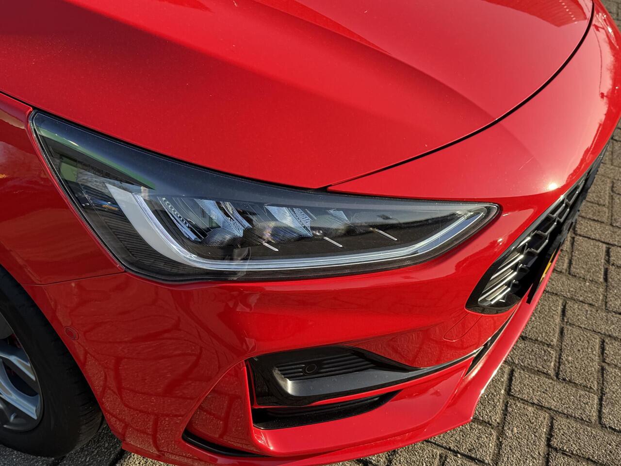 Ford FOCUS Wagon 1.0 EcoBoost Hybrid ST Line X VIRTUAL DISPLAY | MULTIMEDIA| NAVIGATIE | LED | APPLE CARPL./ANDROID AUTO | CRUISECONTROL | CAMERA | SPORT STOELEN | PARKEERSENSOREN | AFNEEMBARE TREKHAAK |