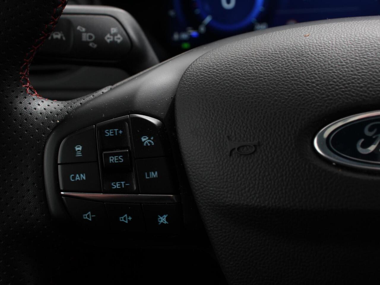 Ford FOCUS Wagon 1.0 EcoBoost 125pk mhev ST Line X | Panorama dak | Navigatie Groot scherm | Apple Carplay/Android Auto | Parkeersensoren | Camera | Driver Assistance Pack | Winter Pack | LED-koplampen | Panoramadak | Virtual Cockpit | All seasonbanden