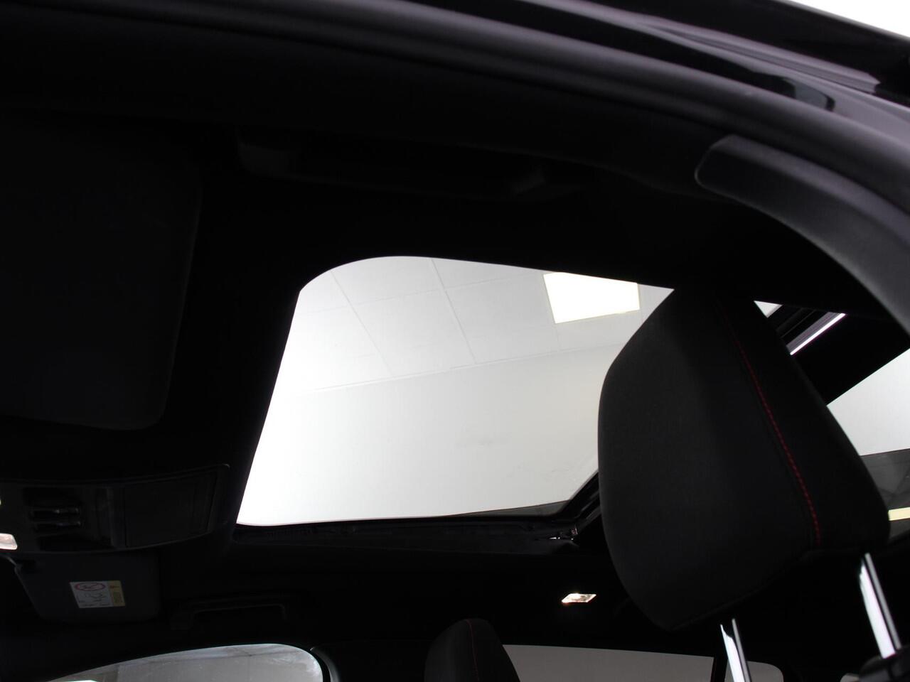 Ford FOCUS Wagon 1.0 EcoBoost 125pk mhev ST Line X | Panorama dak | Navigatie Groot scherm | Apple Carplay/Android Auto | Parkeersensoren | Camera | Driver Assistance Pack | Winter Pack | LED-koplampen | Panoramadak | Virtual Cockpit | All seasonbanden