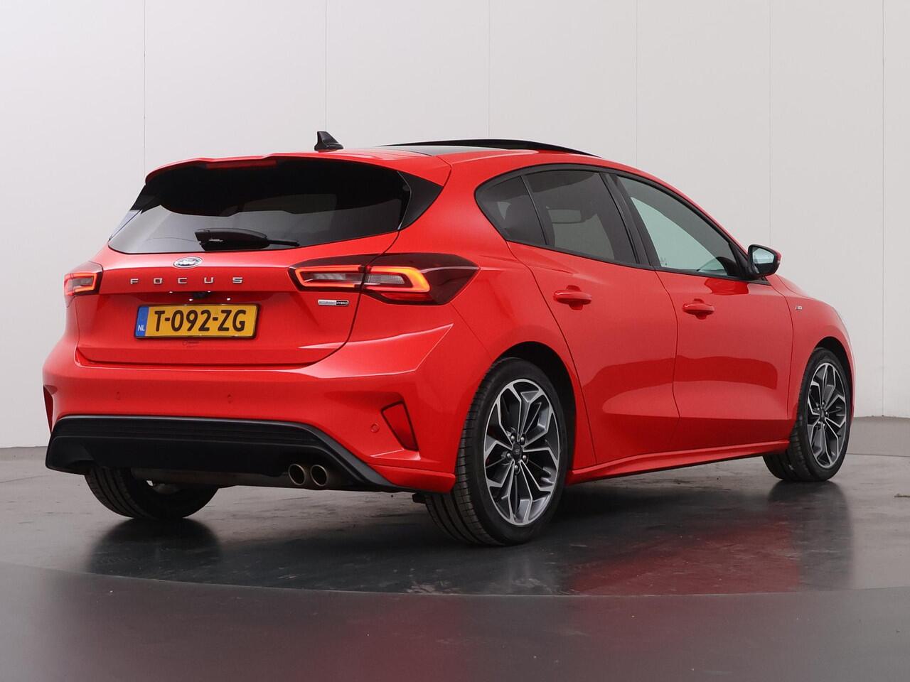 Ford FOCUS 1.0 EcoBoost Hybrid ST Line X | Panoramadak | Winterpakket | Head-Up | Cruise Control Adaptief | B&O |