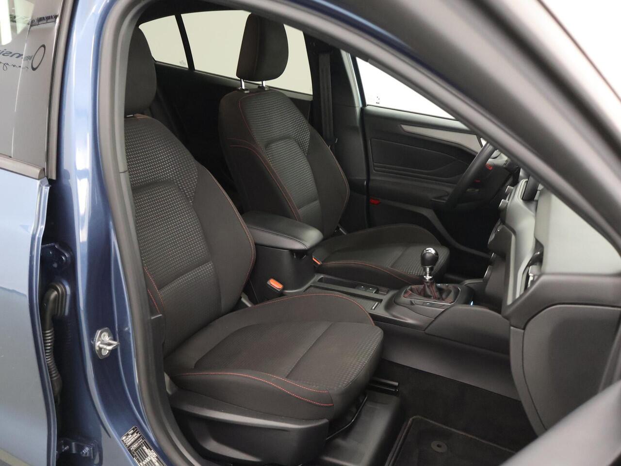 Ford FOCUS 1.0 EcoBoost Hybrid ST Line Style | Winterpack | Cruise Control Adaptief | Dodehoekdetectie | Parkeercamera |