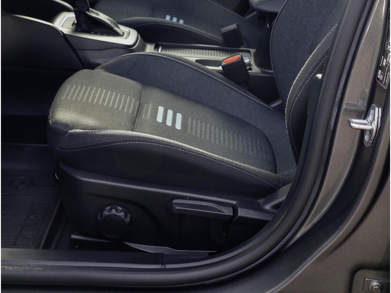 Ford FOCUS Active 1.0 EcoBoost Hybrid Titanium Style Automaat