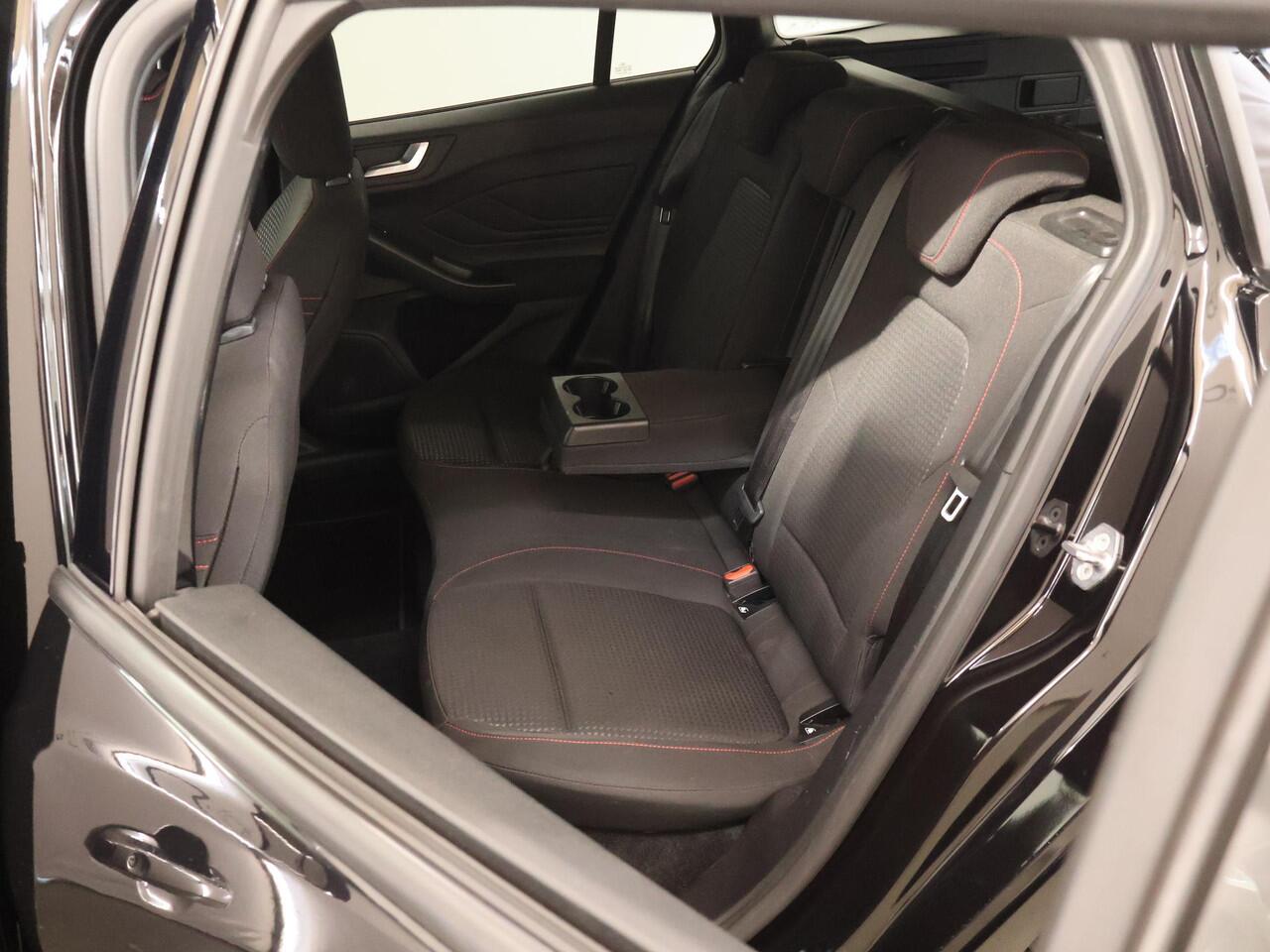 Ford FOCUS Wagon 1.0 EcoBoost Hybrid ST Line X | Winterpakket | Cruise Control Adaptief | Parkeercamera | Navigatie |