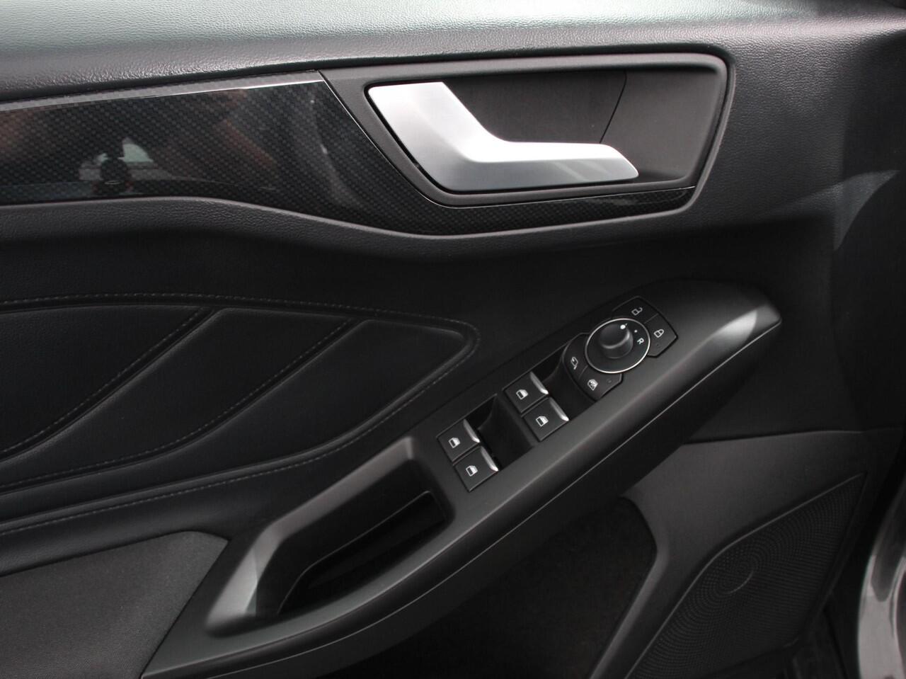 Ford FOCUS 1.0 Focus 125 PK HB ST-Line Automaat | Navigatie | Climate control | Cruise control | Carplay/Android Auto | LM velgen | Parkeersensoren | Led Matrix koplampen