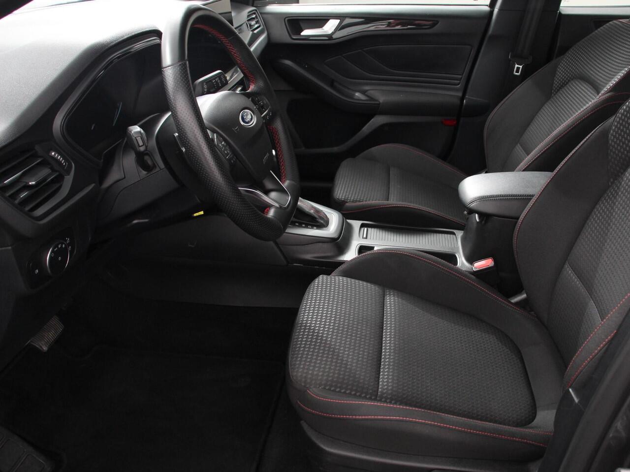 Ford FOCUS 1.0 Focus 125 PK HB ST-Line Automaat | Navigatie | Climate control | Cruise control | Carplay/Android Auto | LM velgen | Parkeersensoren | Led Matrix koplampen
