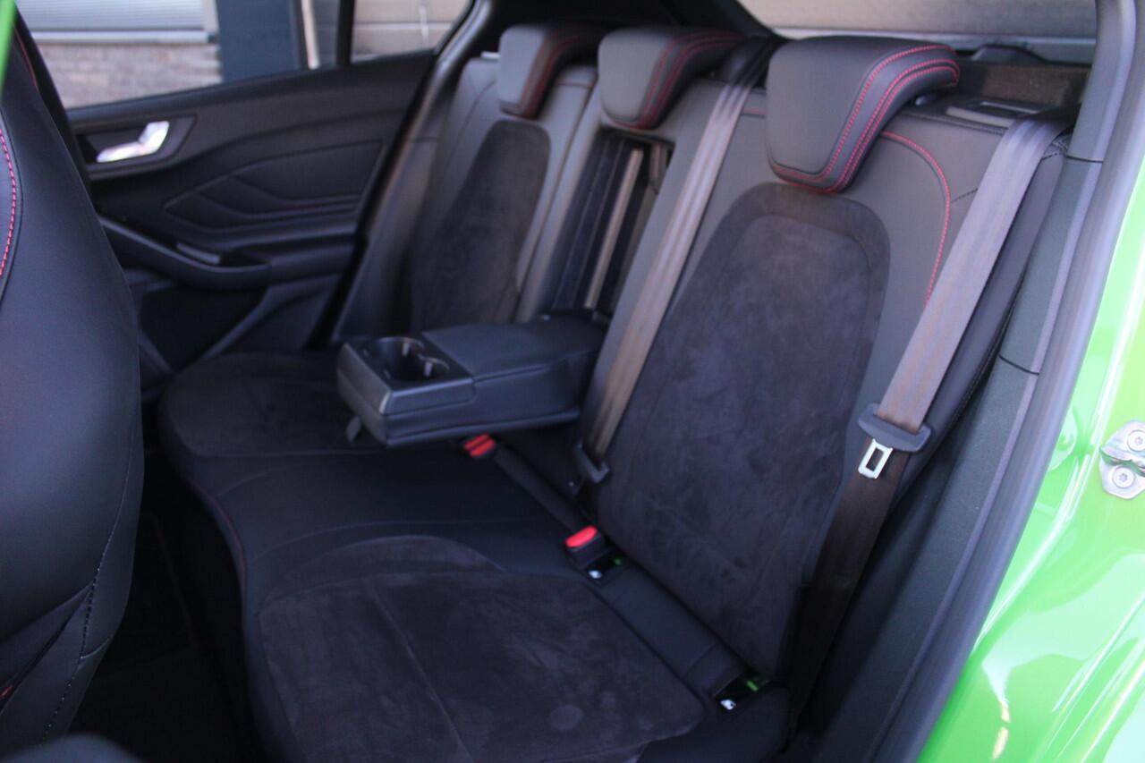 Ford FOCUS 2.3 EcoBoost ST-X | Panorama-dak | Winterpack | Fabrieksgarantie 02-2028 | Dealer onderhouden | Perfecte staat