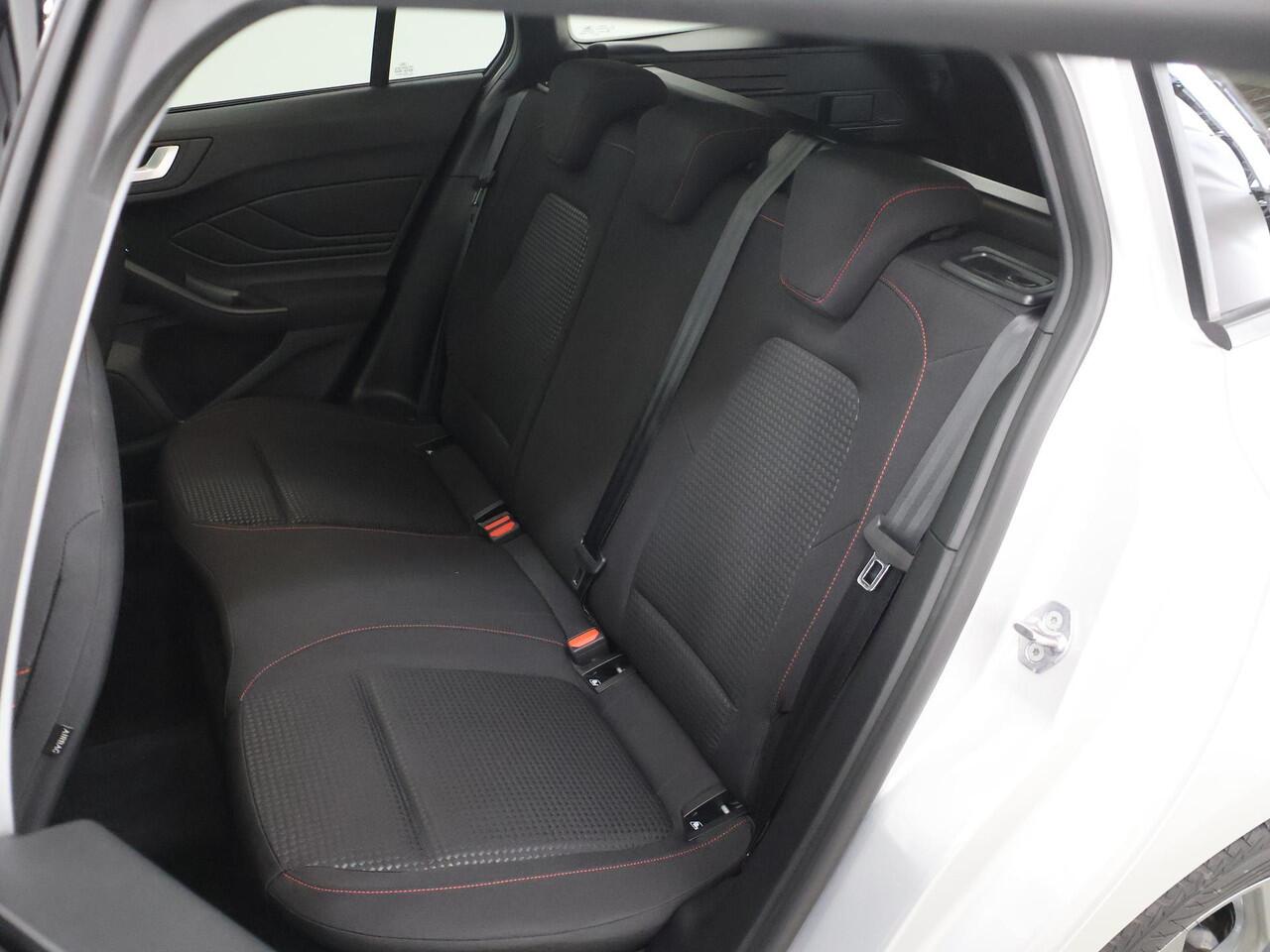 Ford FOCUS Wagon 1.0 EcoBoost Hybrid ST Line | Trekhaak | Panoramadak | Winterpakket | Matrix Led | Climate Control |