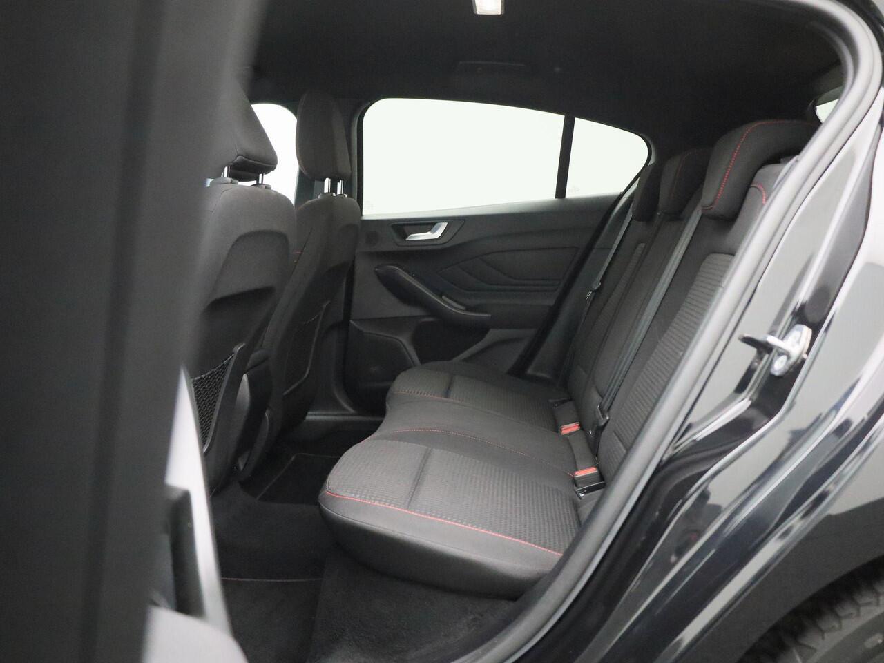 Ford FOCUS 1.0 EcoBoost Hybrid ST Line X | Climate Control / ECC | Licht metalen velgen 17 inch | Cruise control | Navigatie | LED koplampen | Park Distance Control voor en achter | Achteruitrijcamera |