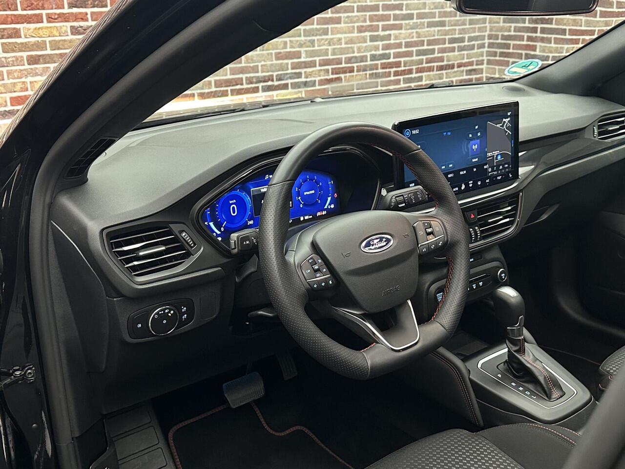 Ford FOCUS 1.0 EcoBoost Hybrid ST Line X Panorama Camera Led