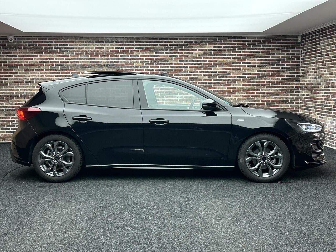 Ford FOCUS 1.0 EcoBoost Hybrid ST Line X Panorama Camera Led