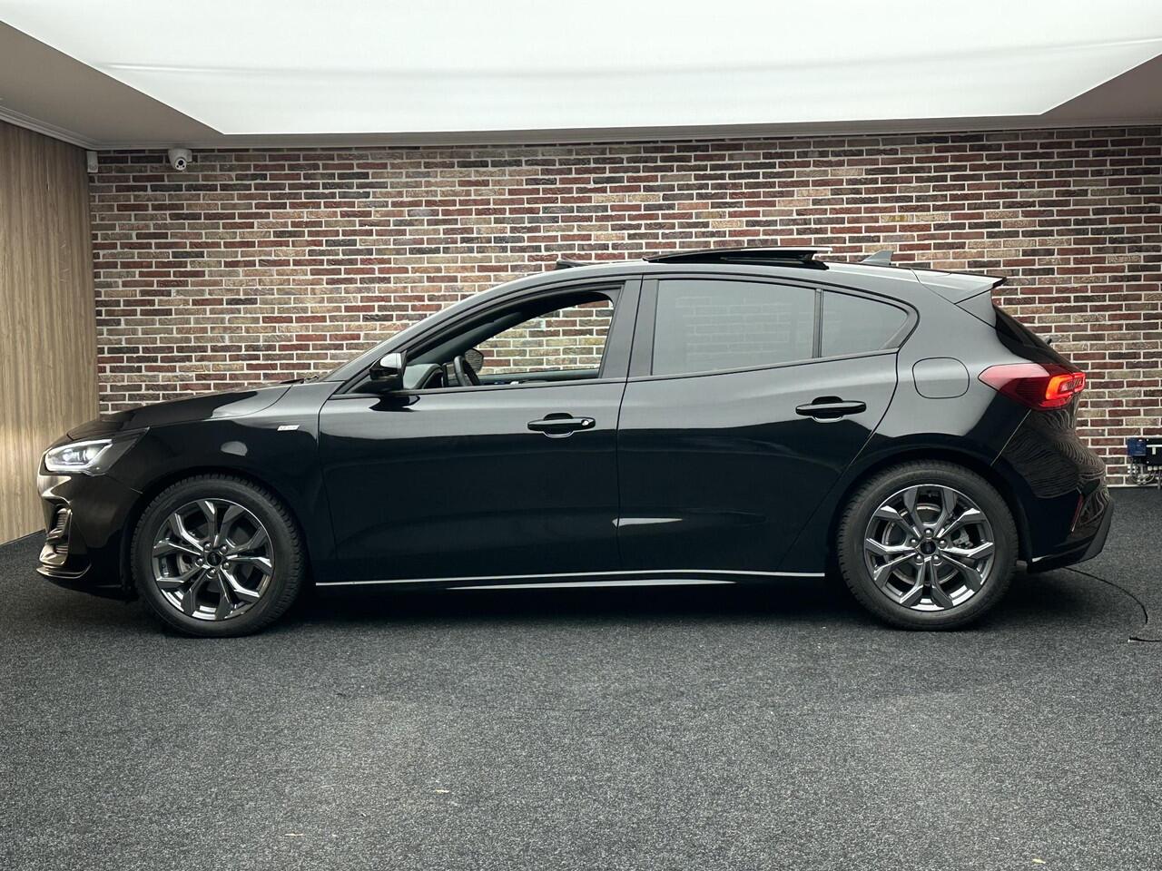 Ford FOCUS 1.0 EcoBoost Hybrid ST Line X Panorama Camera Led