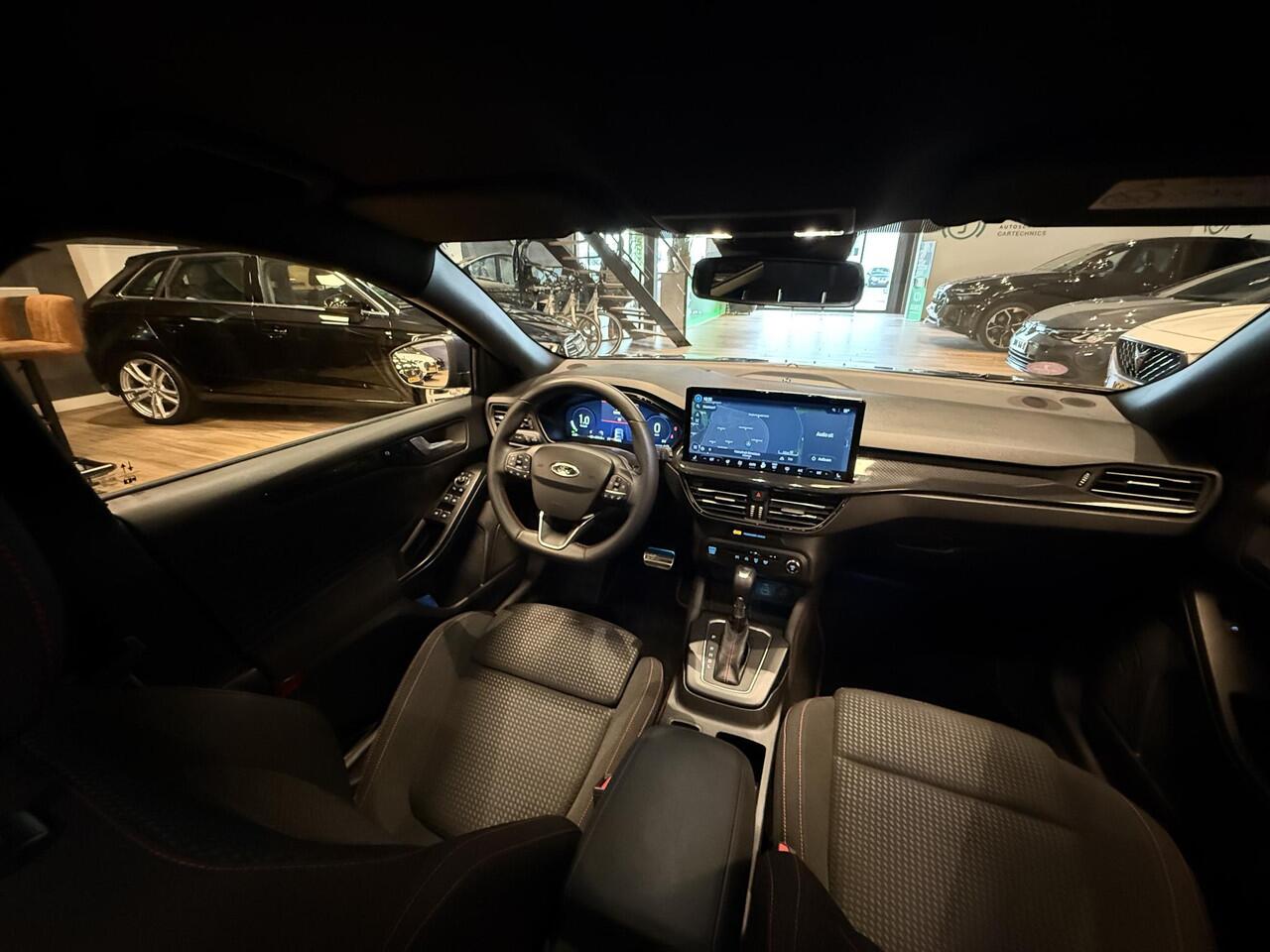 Ford FOCUS Wagon 1.0 EcoBoost Hybrid ST Line X Trekhaak 13Polig|Stuur&stoel verwarming|Carplay|PDC|Automaat