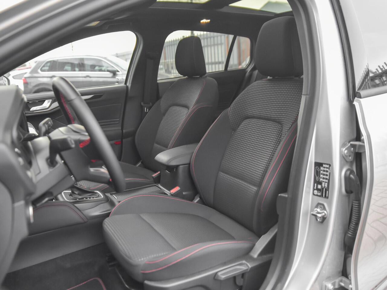 Ford FOCUS Wagon 1.0 EcoBoost Hybrid ST Line X Feestdagen geopend bel voor een afspraak. Panoramadak Virtual Keyless Trekhaak