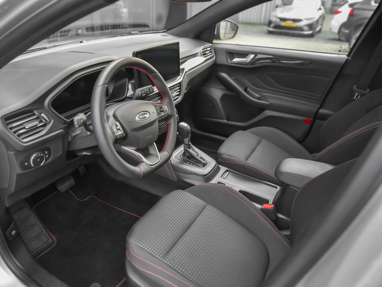 Ford FOCUS Wagon 1.0 EcoBoost Hybrid ST Line X Feestdagen geopend bel voor een afspraak. Panoramadak Virtual Keyless Trekhaak