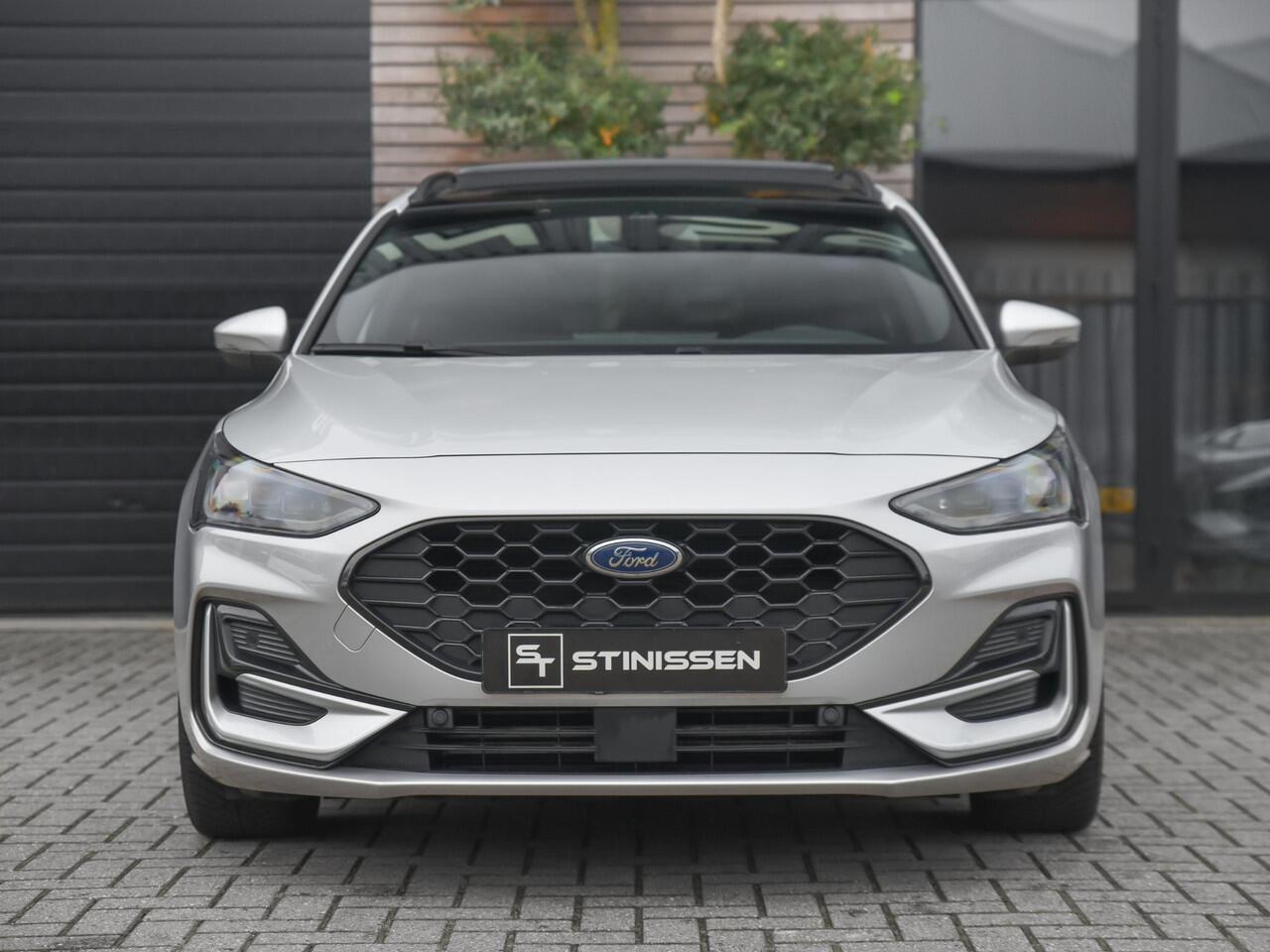 Ford FOCUS Wagon 1.0 EcoBoost Hybrid ST Line X Feestdagen geopend bel voor een afspraak. Panoramadak Virtual Keyless Trekhaak