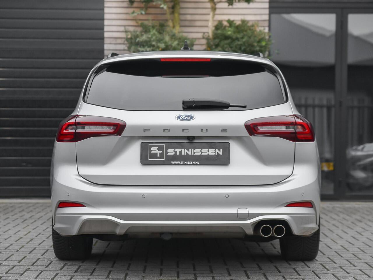 Ford FOCUS Wagon 1.0 EcoBoost Hybrid ST Line X Feestdagen geopend bel voor een afspraak. Panoramadak Virtual Keyless Trekhaak