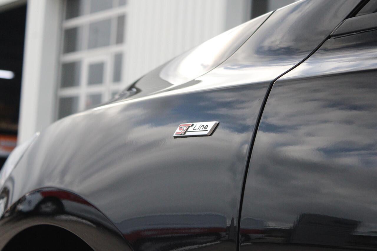 Ford FOCUS Wagon 1.0 EcoBoost Hybrid ST Line | Adaptive cruise control | Winter Pack | All season banden