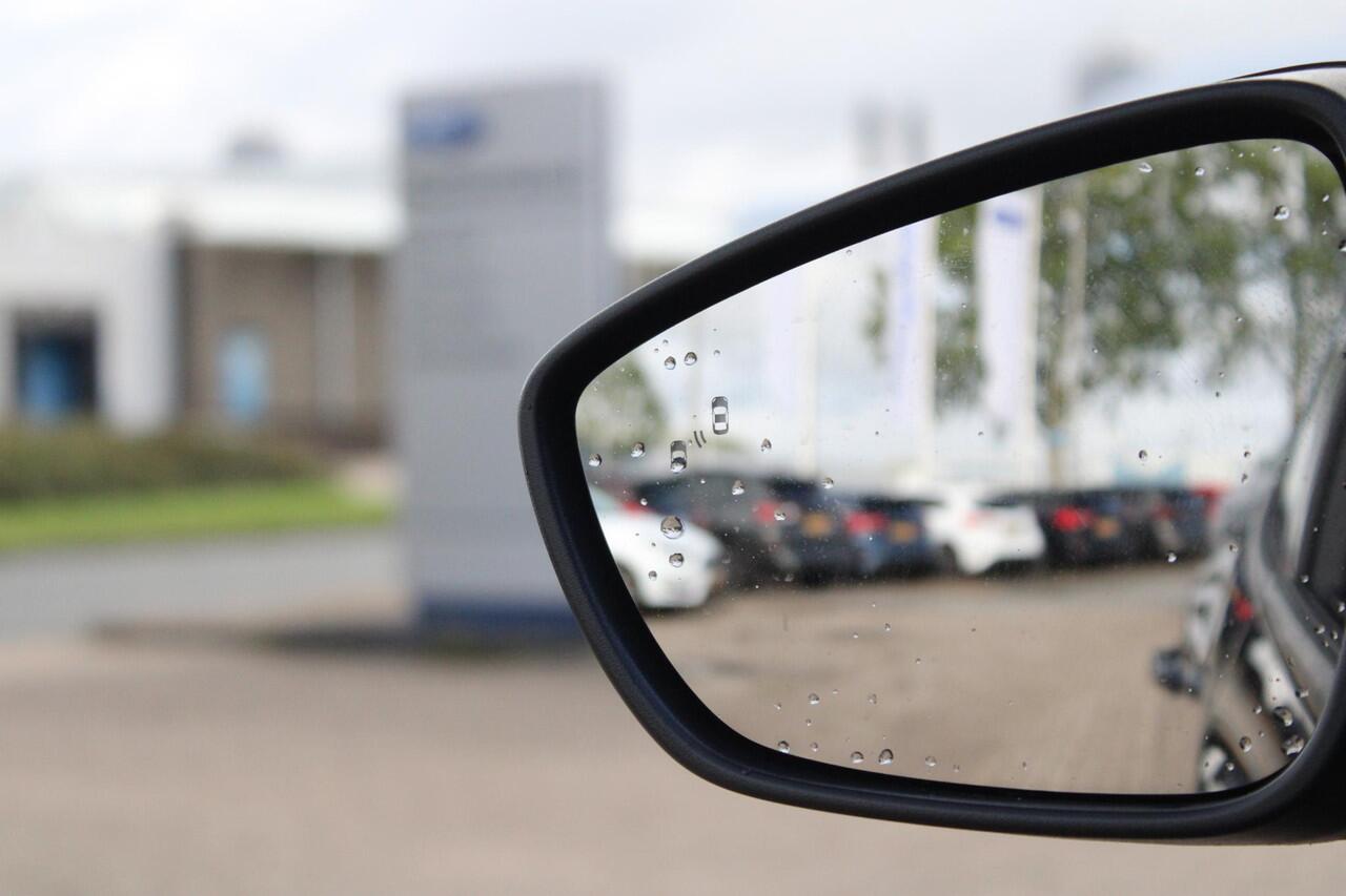 Ford FOCUS Wagon 1.0 EcoBoost Hybrid ST Line | Adaptive cruise control | Winter Pack | All season banden