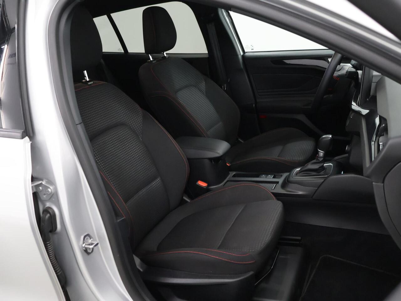 Ford FOCUS Wagon 1.0 EcoBoost Hybrid ST Line | Winterpakket | Cruise Control Adaptief | Parkeercamera | Navigatie |