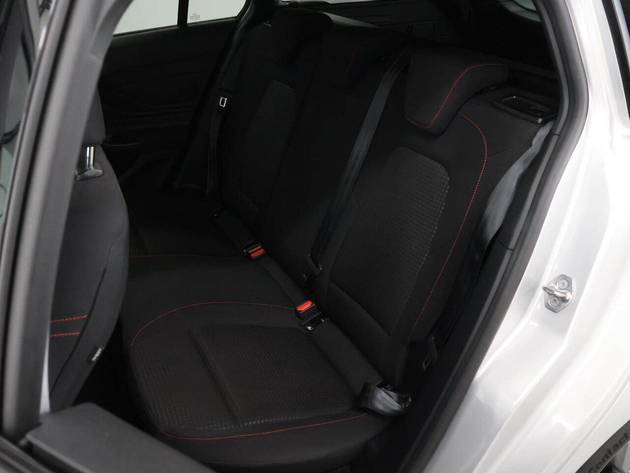 Ford FOCUS Wagon 1.0 EcoBoost Hybrid ST Line | Winterpakket | Cruise Control Adaptief | Parkeercamera | Navigatie |