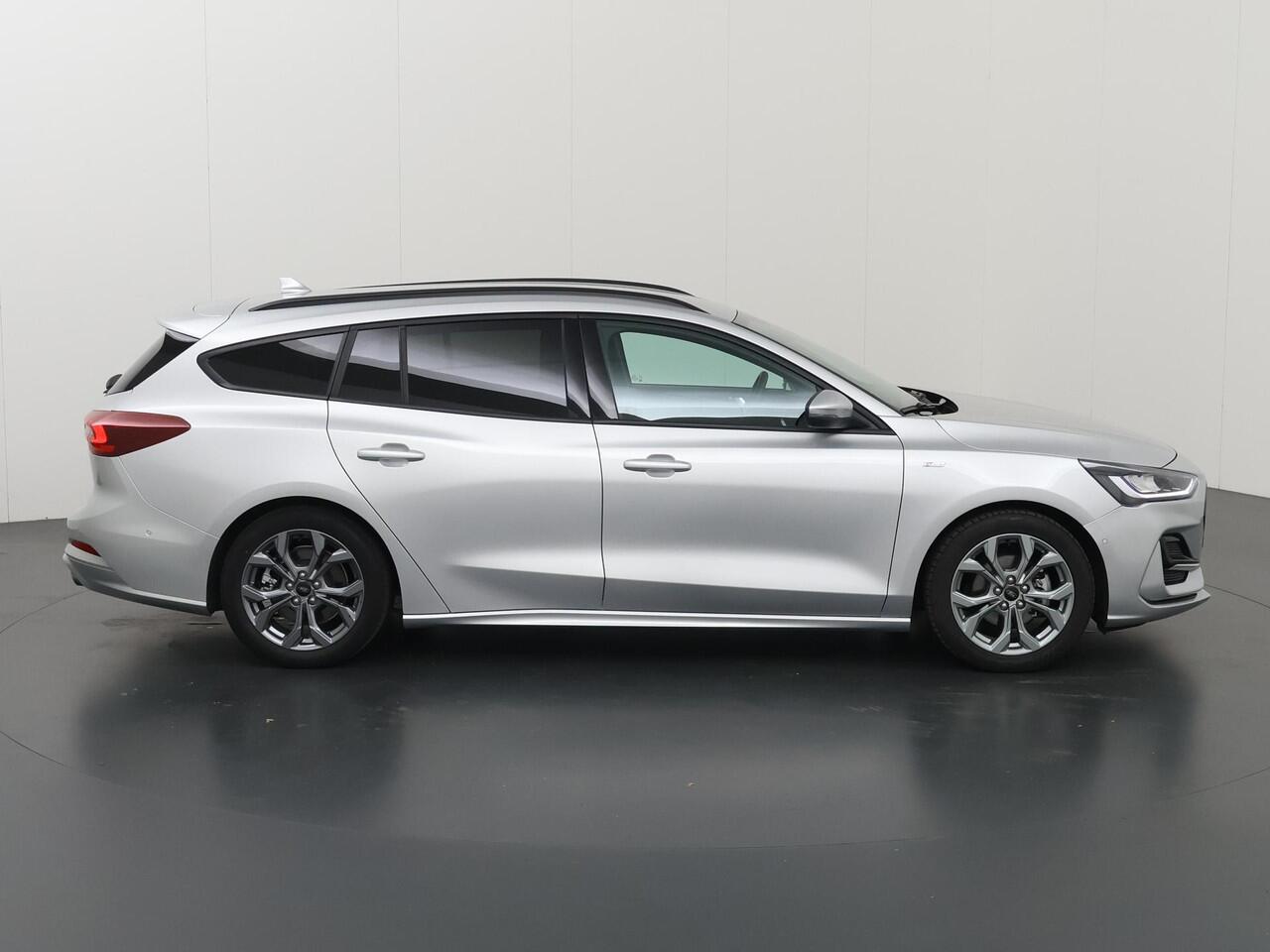 Ford FOCUS Wagon 1.0 EcoBoost Hybrid ST Line | Winterpakket | Cruise Control Adaptief | Parkeercamera | Navigatie |