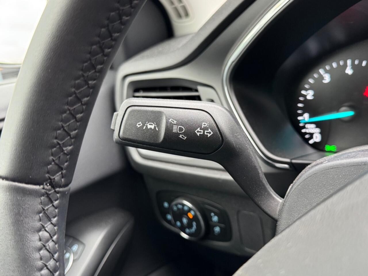 Ford FOCUS 1.0 Ecoboost Mild Hybride Active - camera - navi - adaptivecruise