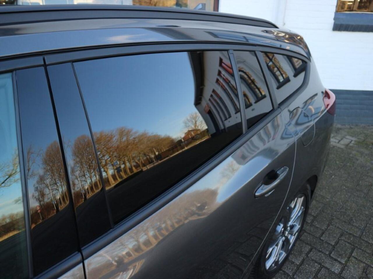 Ford FOCUS Wagon 1.0 EcoBoost Hybrid ST Line * WINTERPACK * TREKHAAK * NAVI *