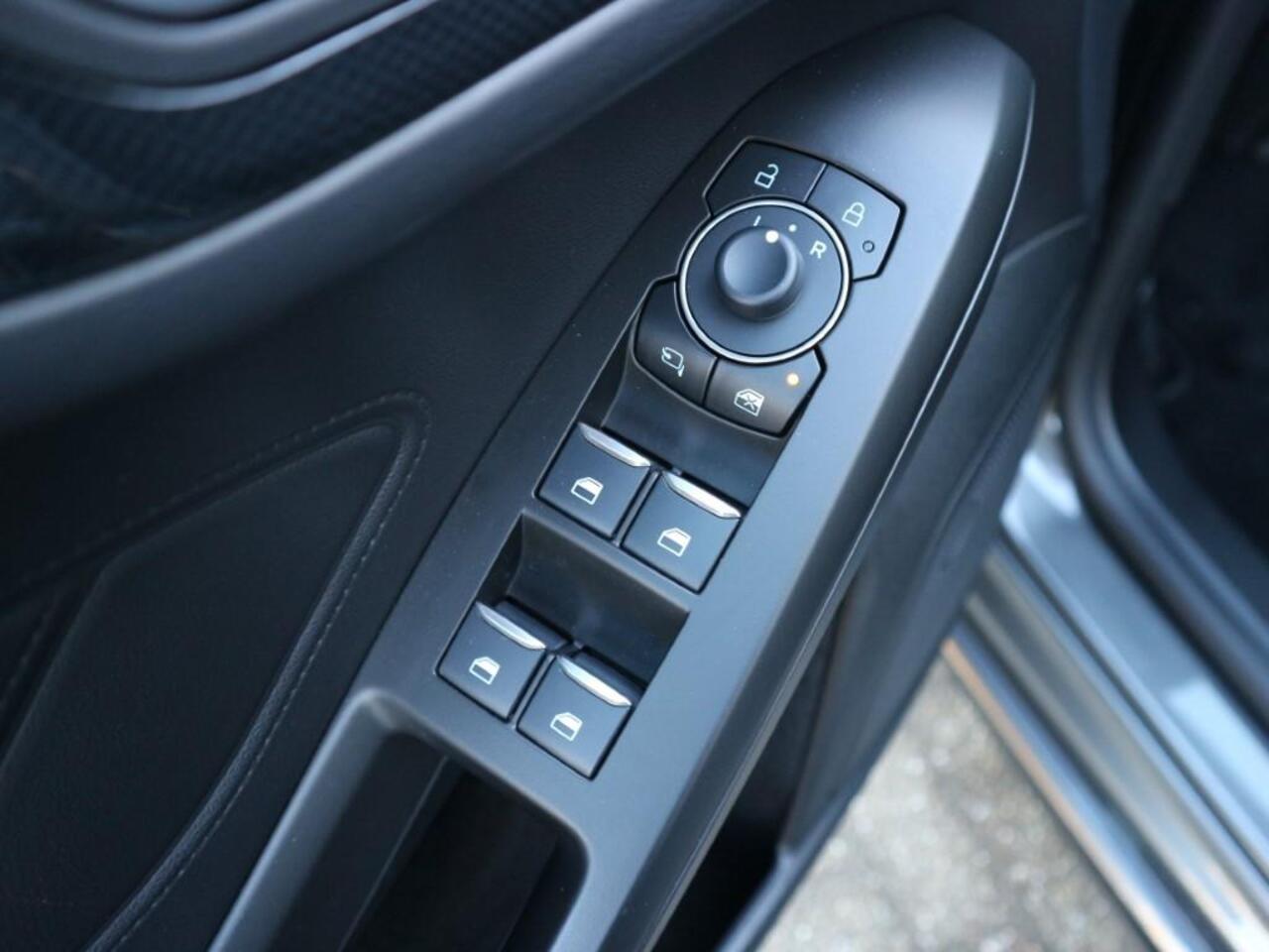 Ford FOCUS Wagon 1.0 EcoBoost Hybrid ST Line * WINTERPACK * TREKHAAK * NAVI *