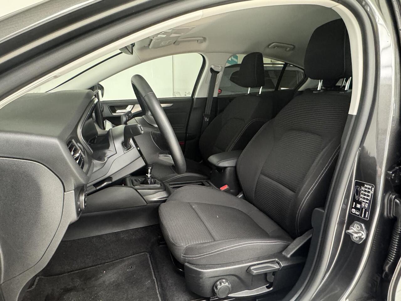 Ford FOCUS 1.0 EcoBoost Hybrid Titanium | Parkeersensoren V+A | Navigatie | Climate Control | Apple CarPlay / Android Auto |