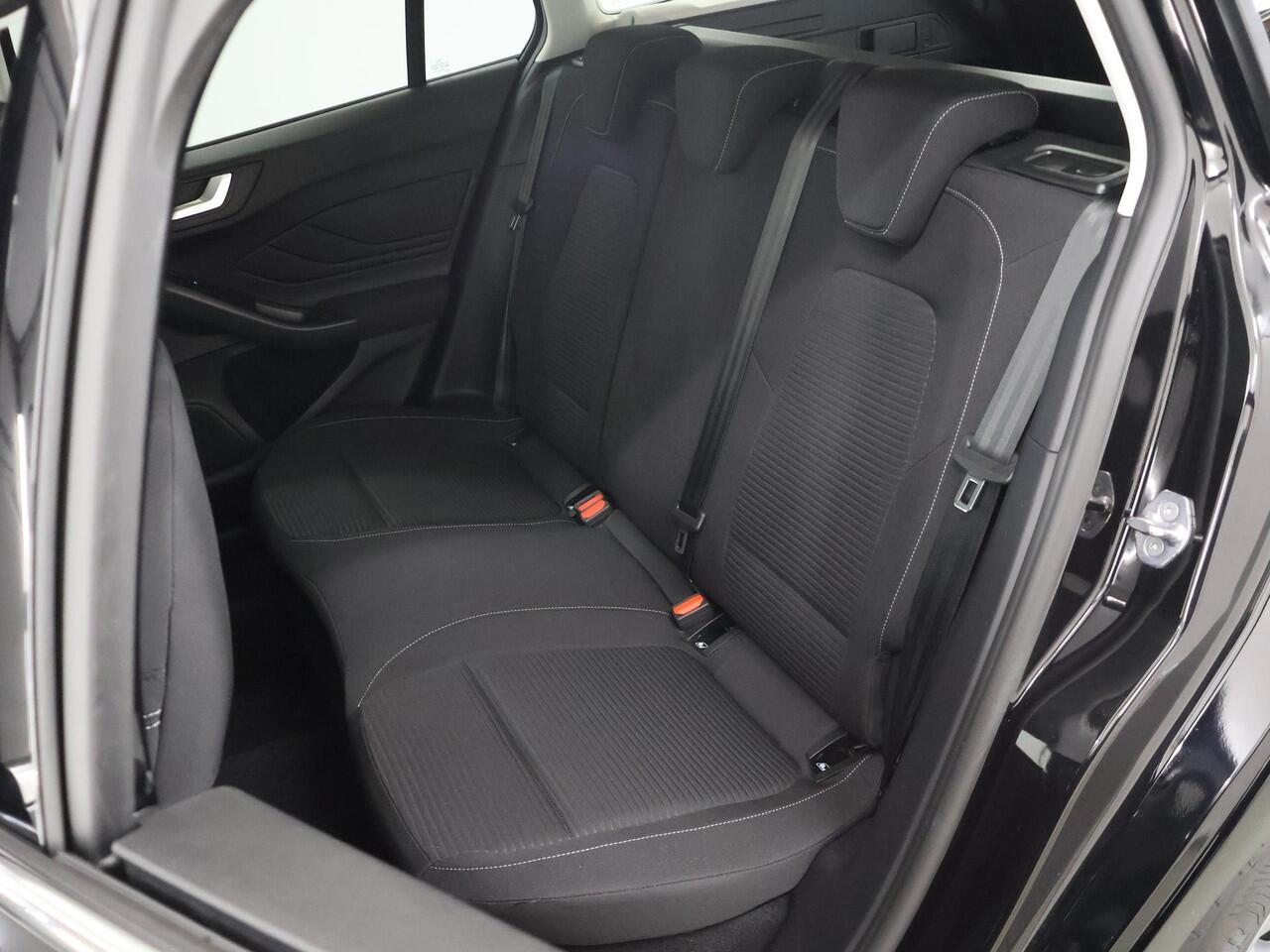 Ford FOCUS Wagon 1.0 EcoBoost Hybrid Titanium | Parkeercamera | Winterpakket | Cruise Control Adaptief | Navigatie | Draadloos Apple Carplay/Android Auto |