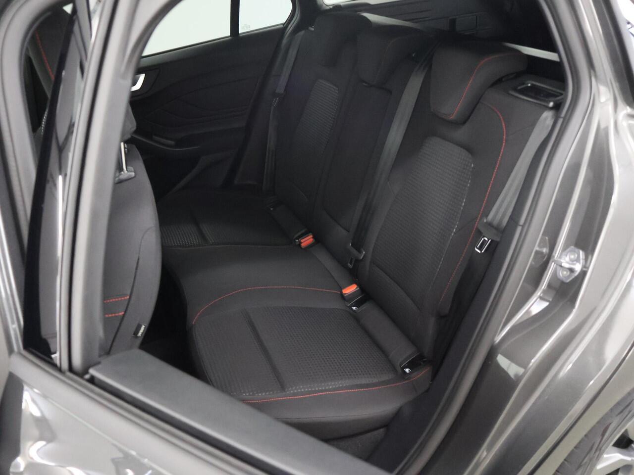 Ford FOCUS Wagon 1.0 EcoBoost Hybrid ST Line X | Parkeercamera | Winterpakket | Cruise Control Adaptief | Navigatie | Draadloos Apple Carplay/Android Auto |