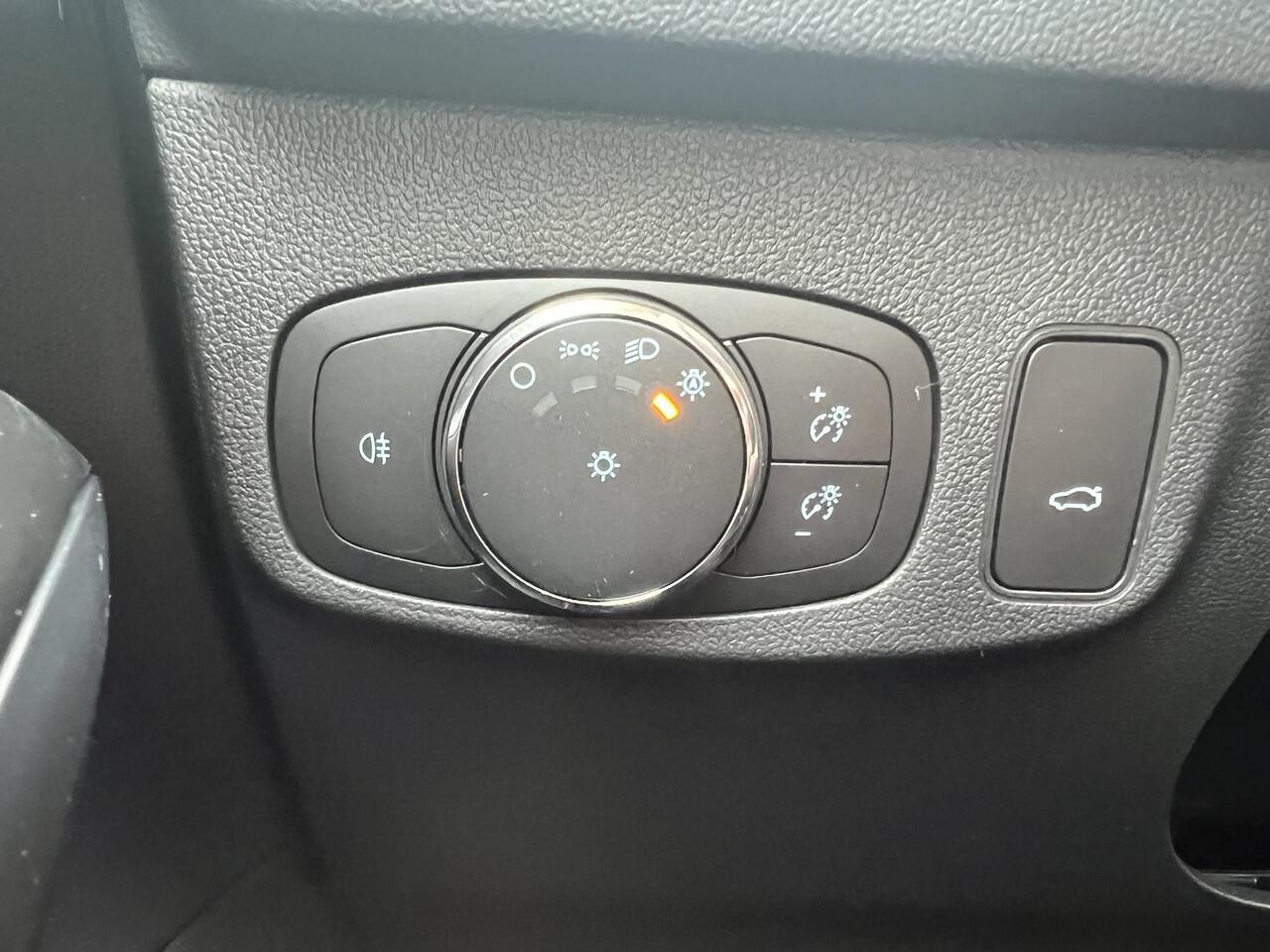 Ford FOCUS Wagon 1.0 EcoBoost Hybrid ST Line X | 125pk | 18 Inch Lichtmetaal | Elektrische Achterklep | Panoramadak | Driver Assistance Pack | Winterpack | Matrix Led koplampen