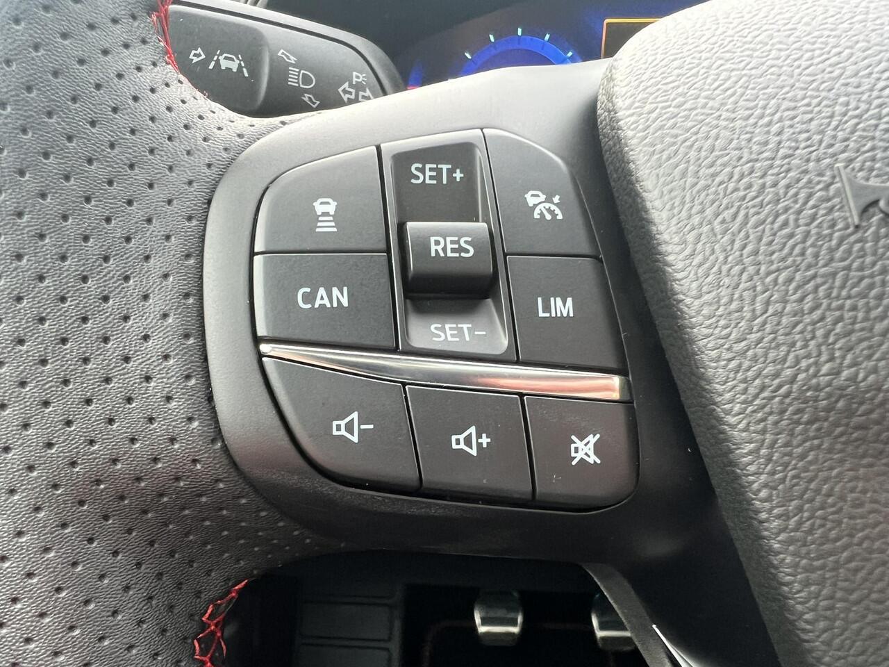 Ford FOCUS Wagon 1.0 EcoBoost Hybrid ST Line X | 125pk | 18 Inch Lichtmetaal | Elektrische Achterklep | Panoramadak | Driver Assistance Pack | Winterpack | Matrix Led koplampen